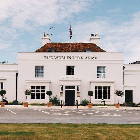 Hotel The Wellington Arms - Basingstoke-Reading à Heckfield Extérieur photo
