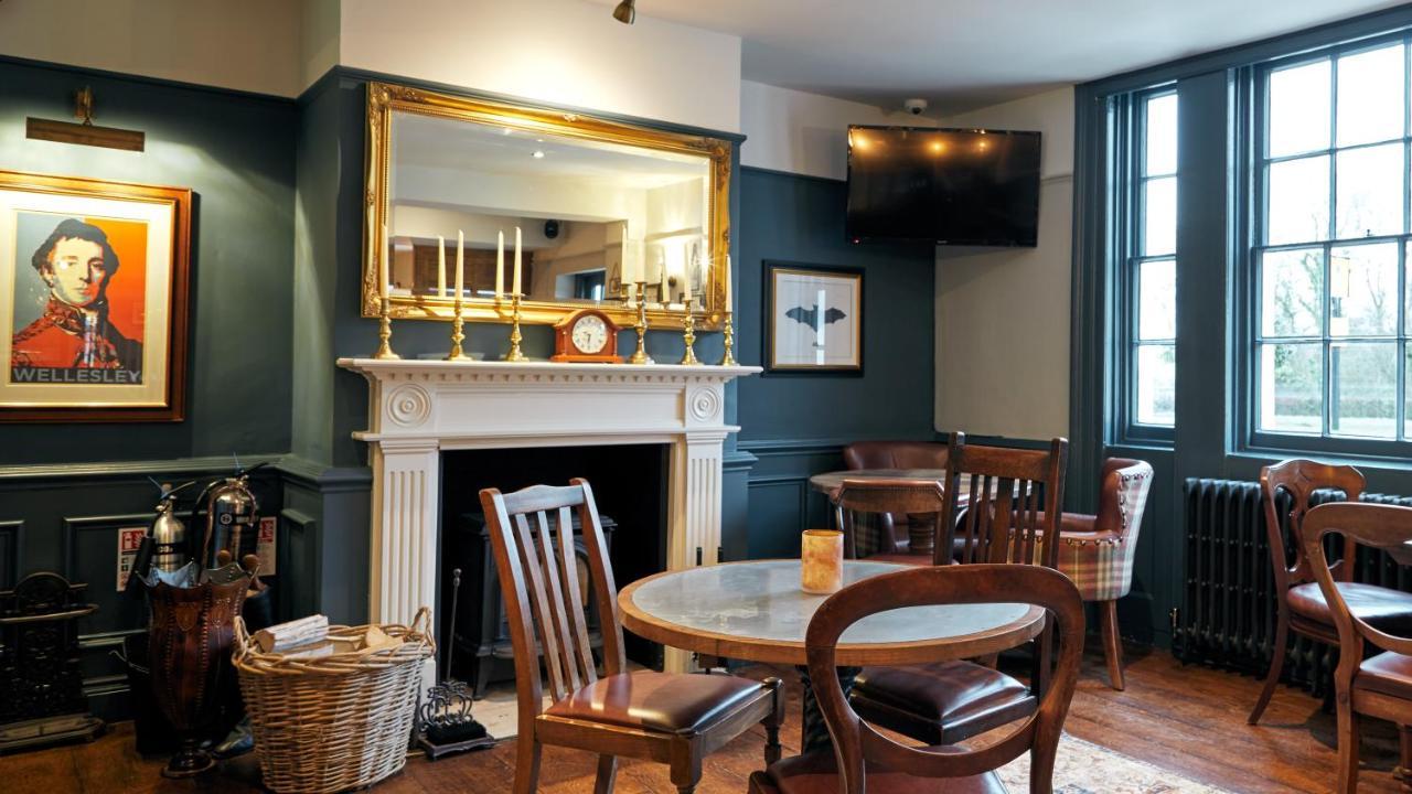 Hotel The Wellington Arms - Basingstoke-Reading à Heckfield Extérieur photo